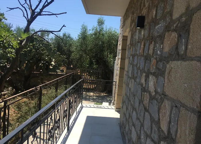 Το Πετρινο / The Petrino Apartments